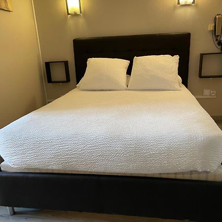 Logis Hotel Le Clement V Рокемор Экстерьер фото