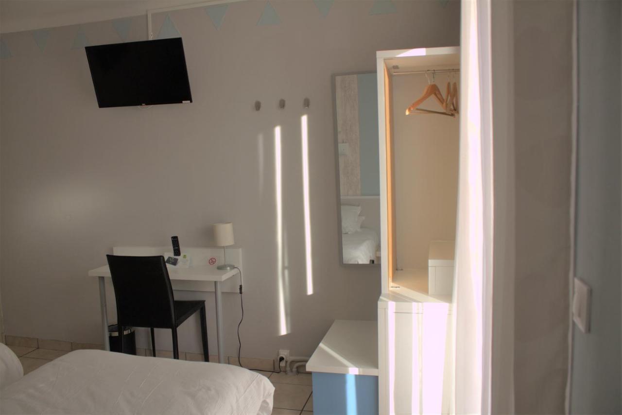 Logis Hotel Le Clement V Рокемор Экстерьер фото