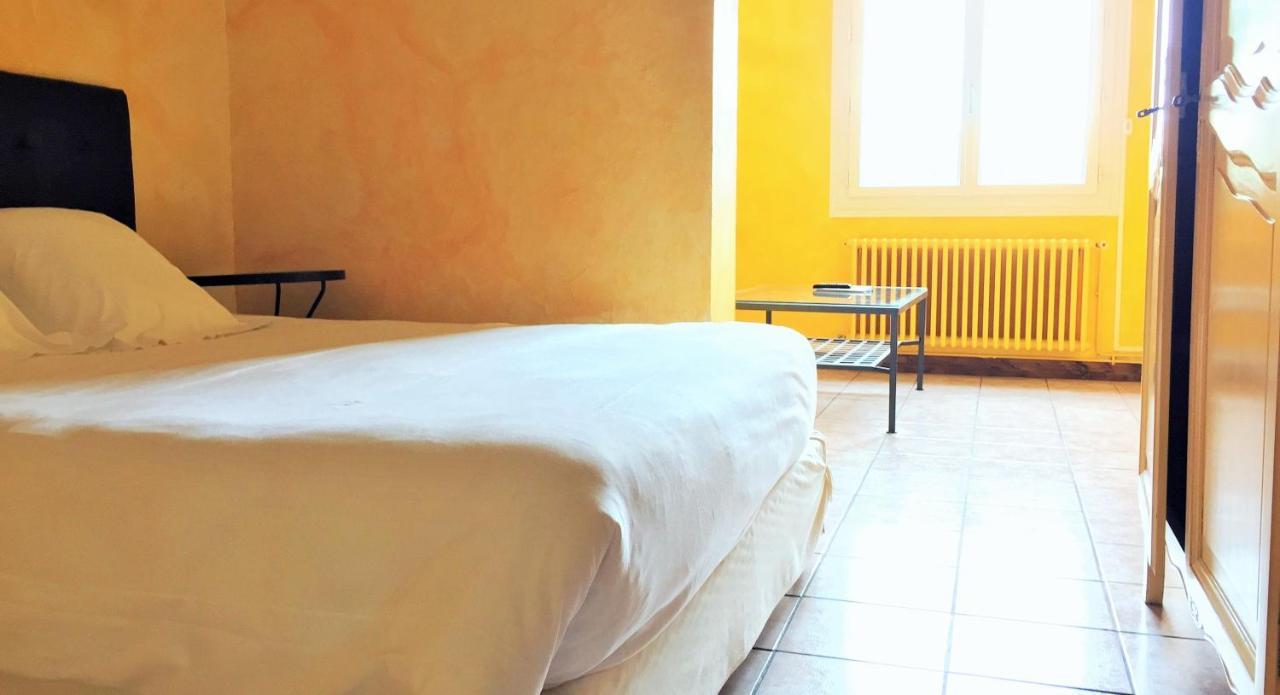 Logis Hotel Le Clement V Рокемор Экстерьер фото