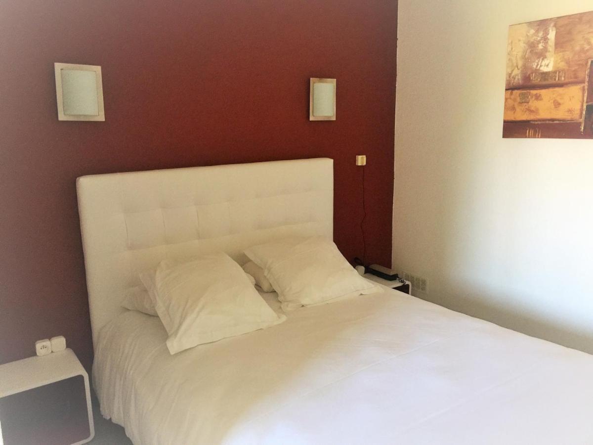 Logis Hotel Le Clement V Рокемор Экстерьер фото