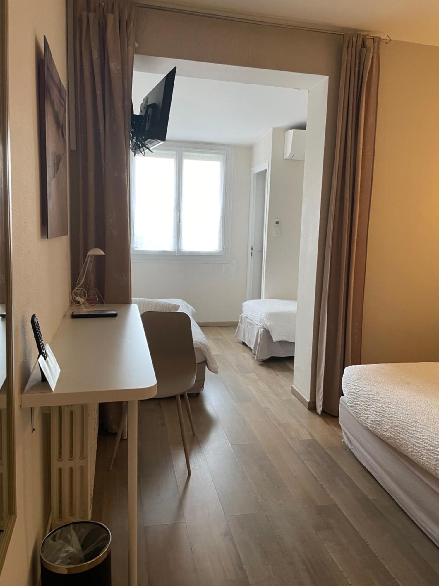 Logis Hotel Le Clement V Рокемор Экстерьер фото