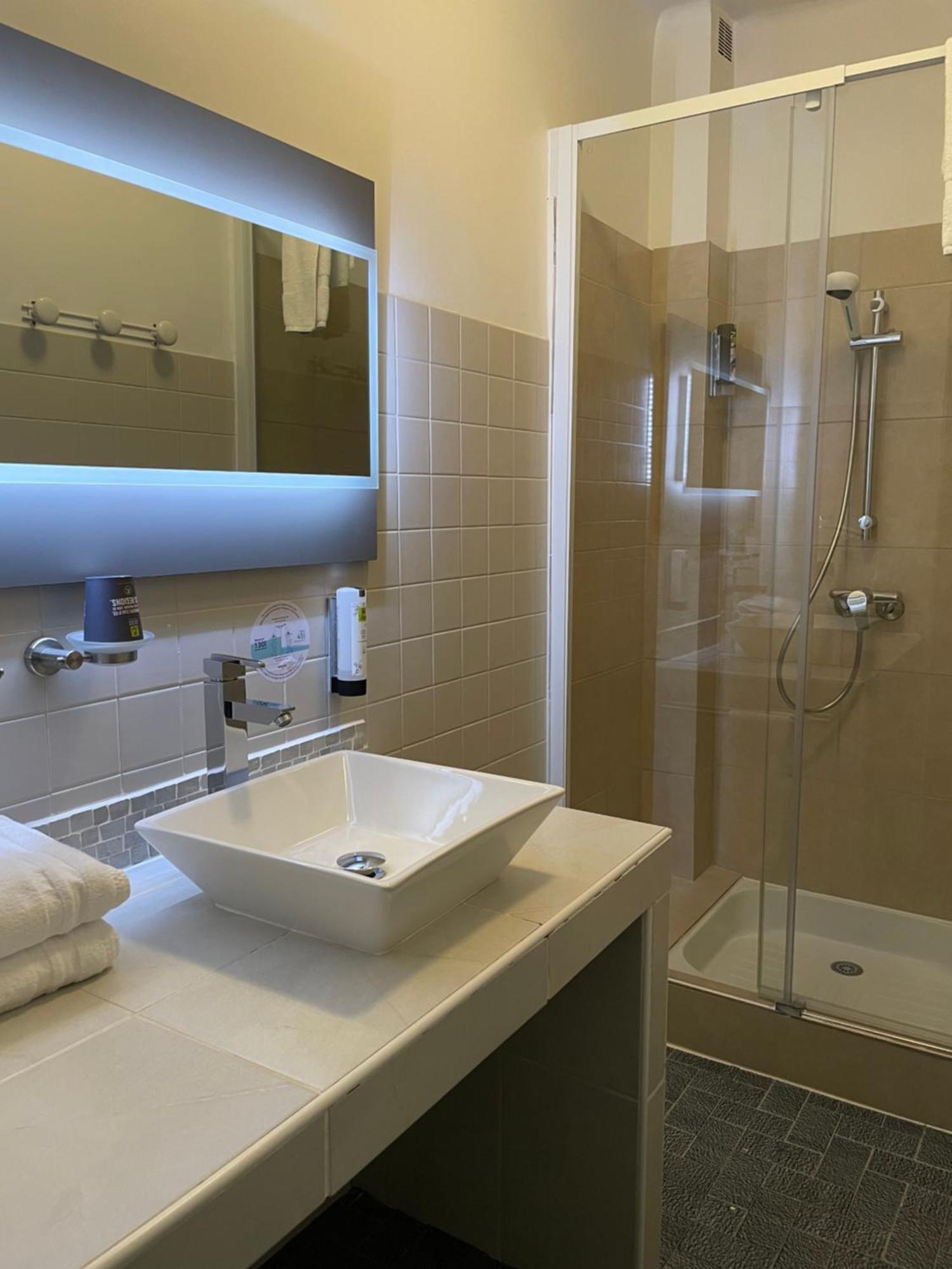 Logis Hotel Le Clement V Рокемор Экстерьер фото