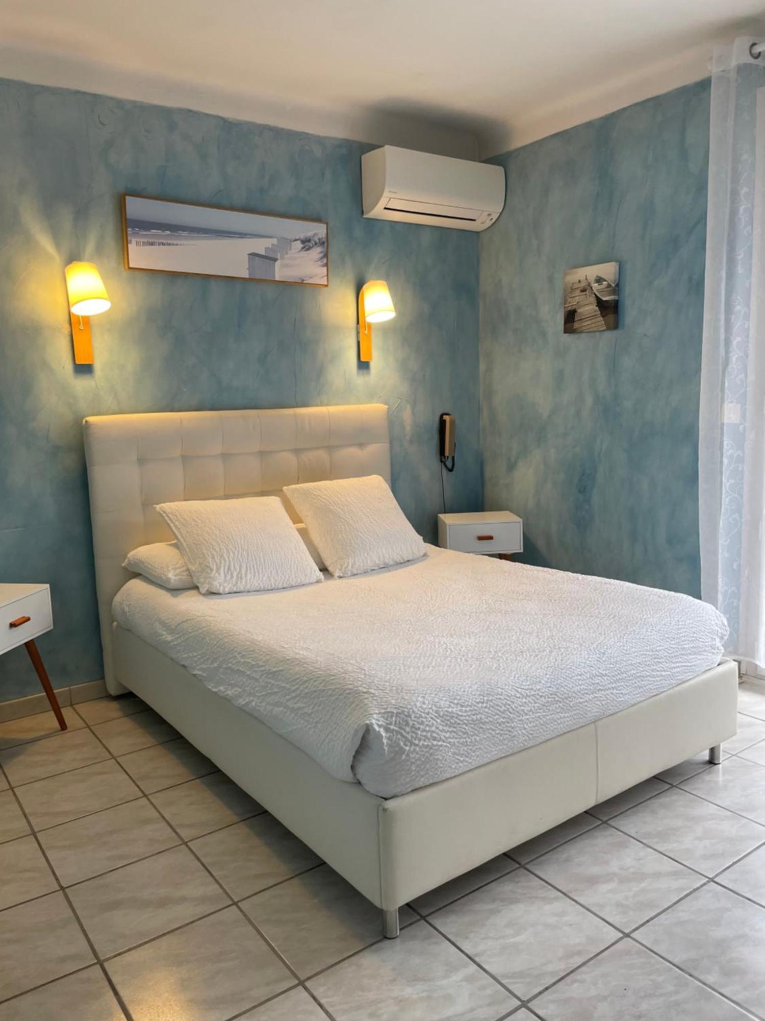 Logis Hotel Le Clement V Рокемор Экстерьер фото